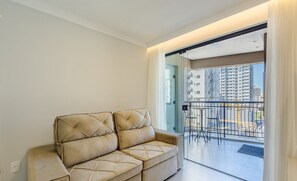 Departamento básico | Área de sala de estar | Smart TV de 32 pulgadas con canales digitales 