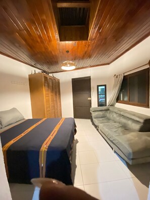 2 chambres, fer et planche à repasser, Wi-Fi, draps fournis