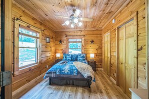 2 bedrooms, iron/ironing board, internet, bed sheets