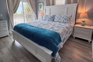 3 bedrooms, iron/ironing board, free WiFi, bed sheets - Oceanview | Pool | Game Room | Steps to Beach (Indian Shores)