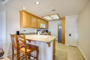 Fridge, microwave, stovetop, dishwasher
