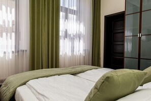 1 soverom, safe på rommet, strykejern/-brett og reiseseng for barn