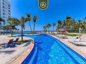 Pool - Oceanfron 4 BR Condo - Beach - Wyndham Pool (Nuevo Vallarta)