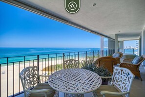 Outdoor dining - Amazing Condo with Ocean View - Jacuzzi - Beach (Puerto Vallarta)