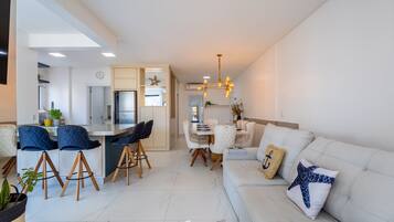 Apartamento básico | Área de estar | Smart TV 32 polegadas com canais digitais