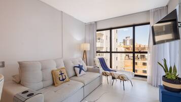 Apartamento básico | Área de estar | Smart TV 32 polegadas com canais digitais