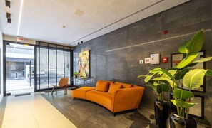 Basic Apartment | Lobby