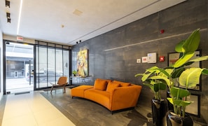 Basic Apartment | Lobby