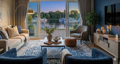 Private Waterfront Paradise- Pool, Sauna, Hot Tub, Pontoon Boat, Billiard, Bikes