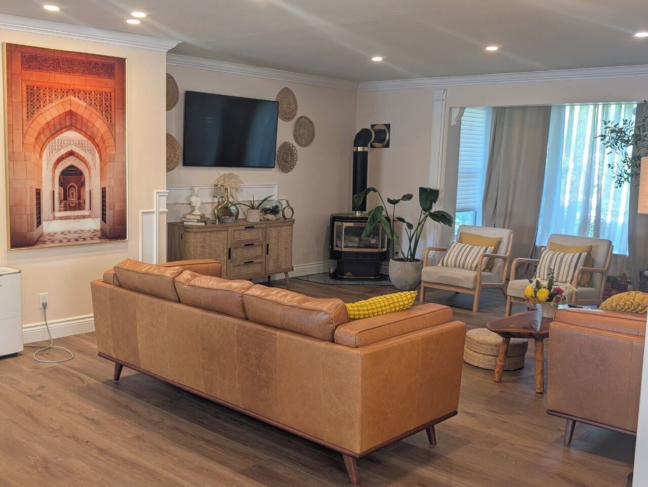 Smart TV, fireplace, stereo