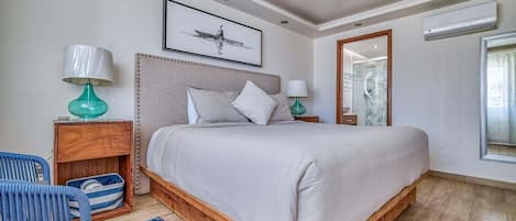 3 bedrooms, desk, iron/ironing board, travel cot