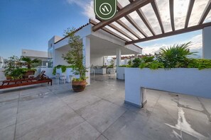 Terrace/patio - New 1BR Condo in Versalles with Rooftop Pool (Puerto Vallarta, Jal.)