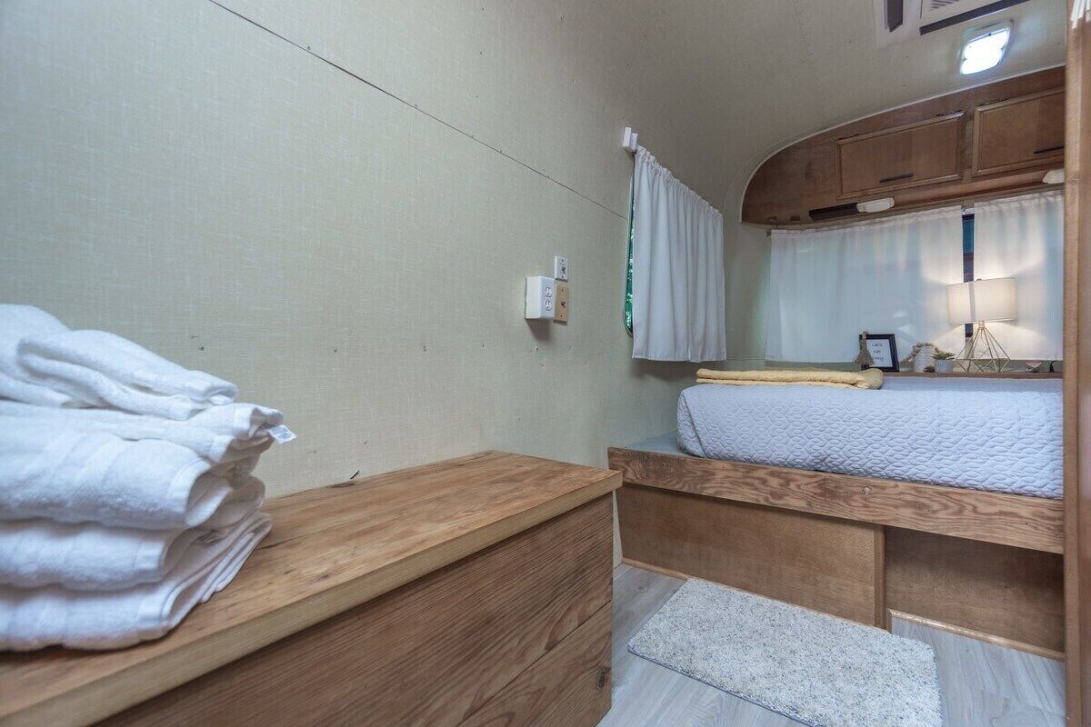 1 多间卧室、熨斗/熨衣板、床单