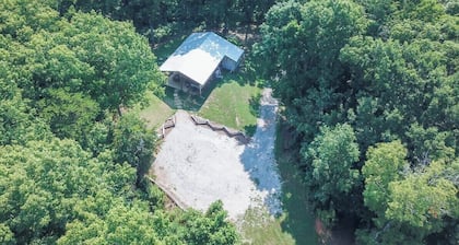 High Point Hide-A-Way w/ Internet and a Hot Tub!