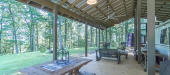 High Point Hide-A-Way w/ Internet and a Hot Tub!