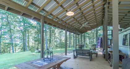 High Point Hide-A-Way w/ Internet and a Hot Tub!
