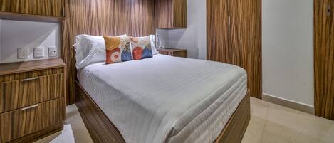 1 bedroom, desk, travel crib, WiFi