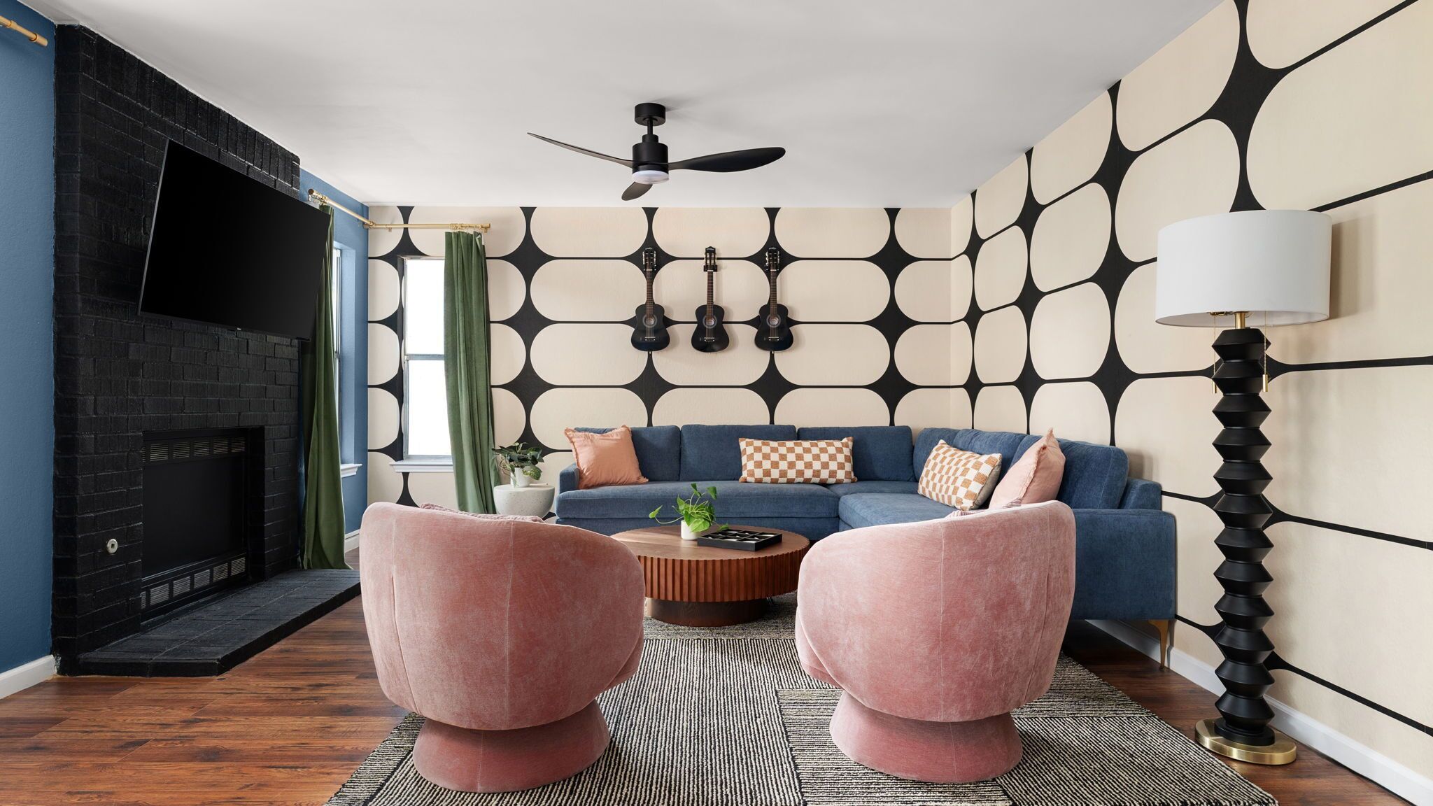 Smart-TV, videospill, fotballspill og bordtennis