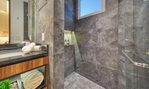 Dusche, Haartrockner, Handtücher