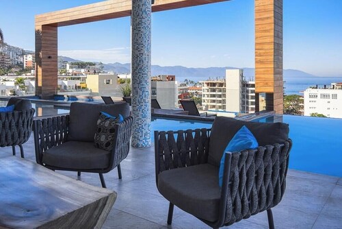 Luxurious 1BR Condo in Zona Romantica - Pool