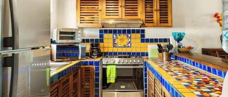 Refrigerador, microondas, horno, placa de cocina