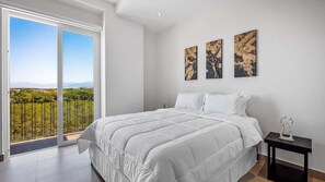 3 Schlafzimmer, Schreibtisch, Bügeleisen/Bügelbrett, Reisekinderbett