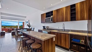 雪櫃、微波爐、焗爐、爐具