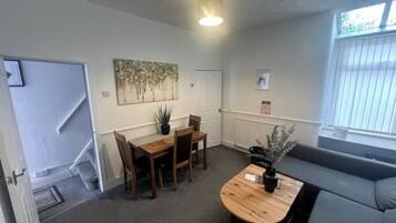 Shared Dormitory, 1 Bedroom | Dining room