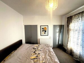 Shared Dormitory, 1 Bedroom - Room-king Size Room To Stay in Salford-s (Salford)