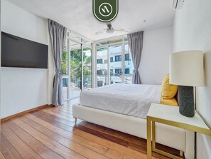 2 bedrooms, iron/ironing board, travel cot, WiFi
