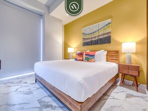 3 Schlafzimmer, Schreibtisch, Bügeleisen/Bügelbrett, Reisekinderbett