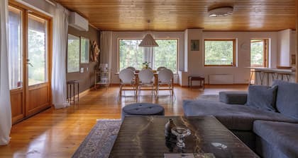 Scenic Lakehouse near Stockholm with Sauna & Jetty