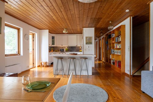 Scenic Lakehouse near Stockholm with Sauna & Jetty