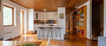 Scenic Lakehouse near Stockholm with Sauna & Jetty