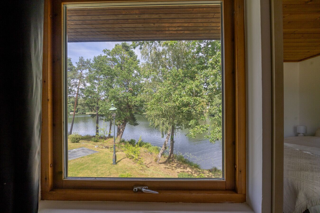 4 bedrooms, desk, iron/ironing board, WiFi