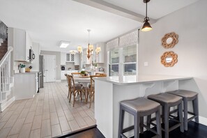 雪櫃、微波爐、焗爐、爐具