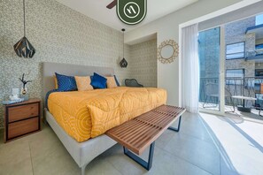 1 室のベッドルーム、デスク、アイロン / アイロン台、旅行用ベビーベッド