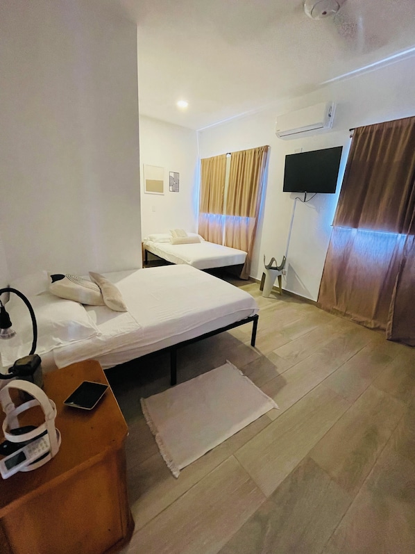 Familjevilla | Skrivbord, arbetsyta för laptop, strykjÀrn/strykbrÀda och gratis wi-fi