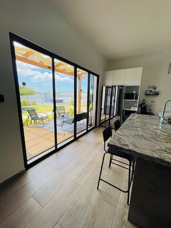 Vila família | Sala de jantar. Villa Nola Montecristi