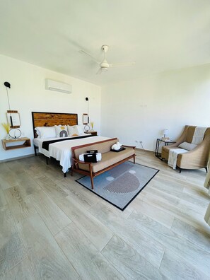 Vila Keluarga | Meja kerja, ruang kerja ramah laptop, dan setrika/meja setrika