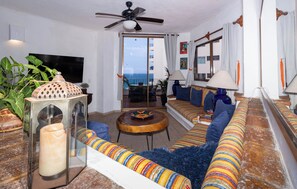 Smart TV - Puerto Vallarta 2BR/2BA | Beachfront Pool & Views (Puerto Vallarta)