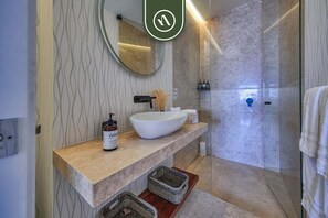 Shower, hair dryer, towels - Luxury 1BR Condo - Rooftop Pool - Bay View (Puerto Vallarta)
