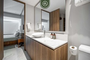 Sèche-cheveux, serviettes fournies