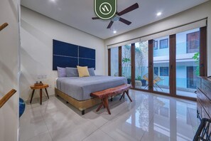 1 Schlafzimmer, Schreibtisch, Bügeleisen/Bügelbrett, Reisekinderbett