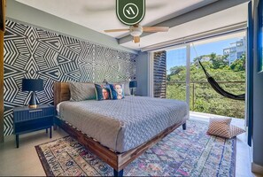 2 Schlafzimmer, Schreibtisch, Bügeleisen/Bügelbrett, Reisekinderbett