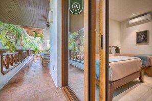 2 chambres, bureau, fer et planche à repasser, lit parapluie