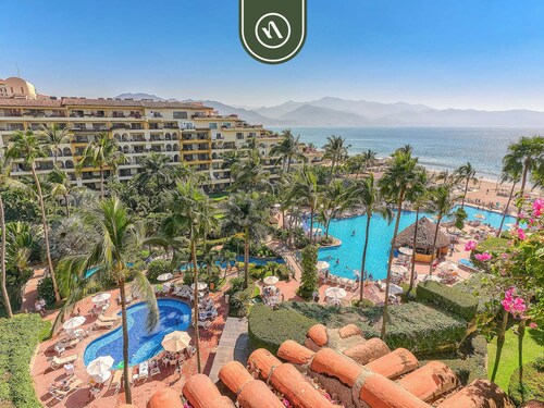 Beachfront 2 BR Condo - Beach - Pools - Tennis