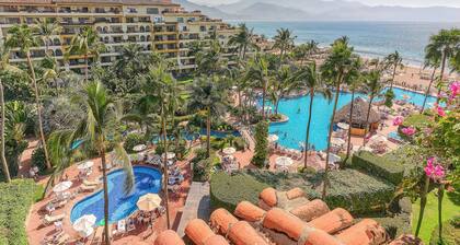 Beachfront 2 BR Condo - Beach - Pools - Tennis