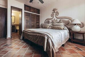 2 chambres, bureau, fer et planche à repasser, lit parapluie