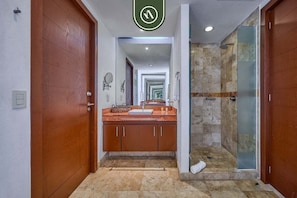 Shower, towels